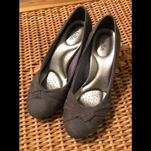 Abella Gray cushioned heels